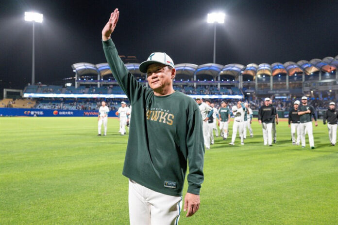 Hung I-chung becomes first CPBL manager to reach 2,000 games